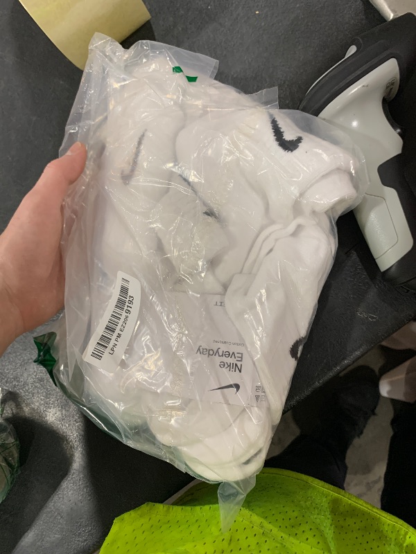 Photo 1 of NIKE Unisex Performance Cushion Quarter Socks with Band (6 Pairs), White/Black, Large