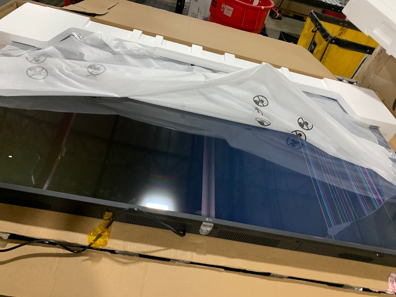 Photo 1 of LG 65UA7700P 65 inch Class UA77 Series LED AI 4K Smart webOS TV (2025) FOR PARTS ONLY