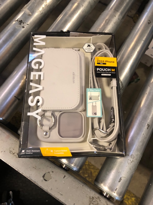 Photo 1 of Pouch M 2024 iphone Pro 
