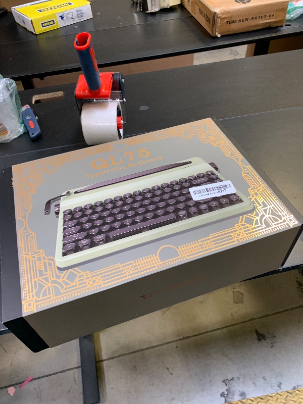 Photo 1 of YUNZII QL75 Wireless Typewriter Hot Swap Retro Mechanical Keyboard,Punk Round Keycaps,RGB Backlit QMK/VIA Programmable,Multi-Device Keyboard with 2.4GHz/Type-C/BT5.0 (Green, Onyx Switch)