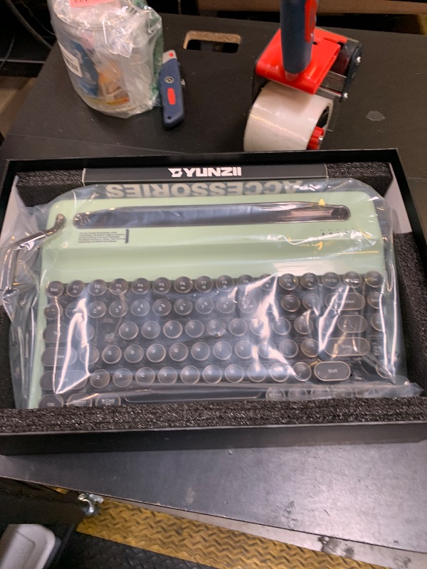 Photo 1 of YUNZII QL75 Wireless Typewriter Hot Swap Retro Mechanical Keyboard,Punk Round Keycaps,RGB Backlit QMK/VIA Programmable,Multi-Device Keyboard with 2.4GHz/Type-C/BT5.0 (Green, Onyx Switch)