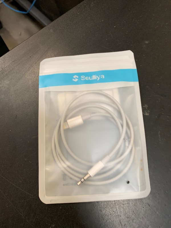 Photo 1 of (Apple MFi Certified) iPhone AUX Cord,Lightning to 1/8 Inch Audio Cable,3.3ft, Headphone Jack Adapter Male Aux Stereo Audio Cable Compatible for iPhone 14/13/12/11/XR/X/8/7 (White)