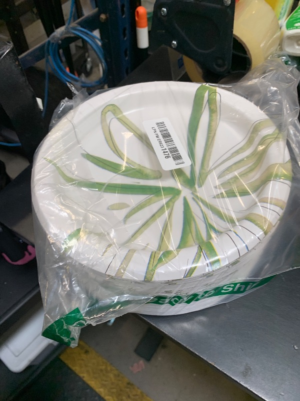 Photo 1 of Amazon Basics Everyday Paper Plates, 8.62 Inch, Disposable, 100 Count