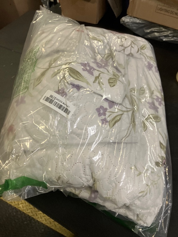 Photo 1 of Vintage Floral Quilts King Size Lightweight Bedspread Rustic Botanical Bedding Garden Plants Blossom Coverlet Set Cabin Home Decor