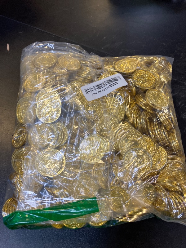 Photo 1 of 1000 Pcs Pirate Gold Coins Plastic Treasure Play Toy Coins Fake St. Patricks Doubloon for Pirate Party Favors Supplies Treasure Hunt Game Teachers Classroom Reward