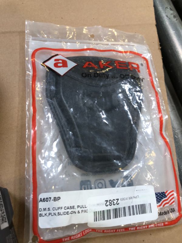 Photo 1 of Aker Leather 607 D.M.S. (Dual Mounting Series) Handcuff Case, Black, Fits Standard Chain Handcuffs