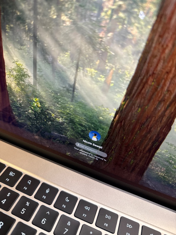 Photo 1 of LOCKED BY FORMER OWNER SELLING FOR PARTS ONLY. Apple Late 2021 MacBook Pro with Apple M1 Pro chip 8-core CPU (14-inch, 16GB RAM, 512GB SSD) Silver (Renewed Premium)