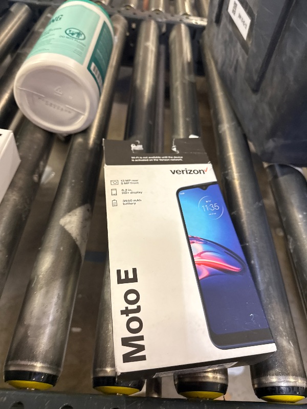 Photo 1 of Verizon Wireless - Motorola Moto E (2020) 32GB 6.2" Max Vision Display - Prepaid Smartphone