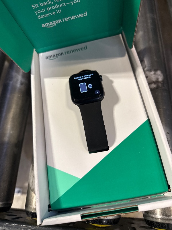 Photo 1 of Apple Watch Series 8 (GPS, 45mm) Midnight Aluminum Case with Midnight Sport Band (Renewed Premium)