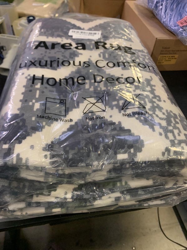 Photo 1 of area rug 5x7