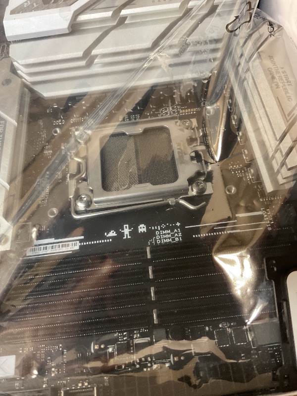 Photo 1 of ASUS ROG Strix B650-A Gaming WiFi 6E AM5 (LGA1718) Ryzen 7000 Motherboard(12+2 Power Stages,DDR5,3xM.2 Slots,PCIe® 4.0, 2.5G LAN,WiFi 6E,USB 3.2 Gen 2x2 Type-C® Port)
