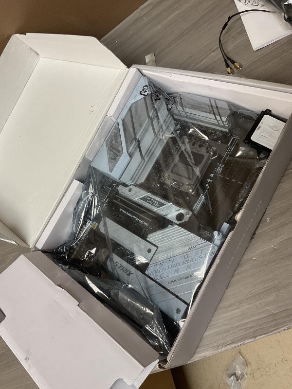 Photo 1 of ASUS ROG Strix B650-A Gaming WiFi 6E AM5 (LGA1718) Ryzen 7000 Motherboard(12+2 Power Stages,DDR5,3xM.2 Slots,PCIe® 4.0, 2.5G LAN,WiFi 6E,USB 3.2 Gen 2x2 Type-C® Port)