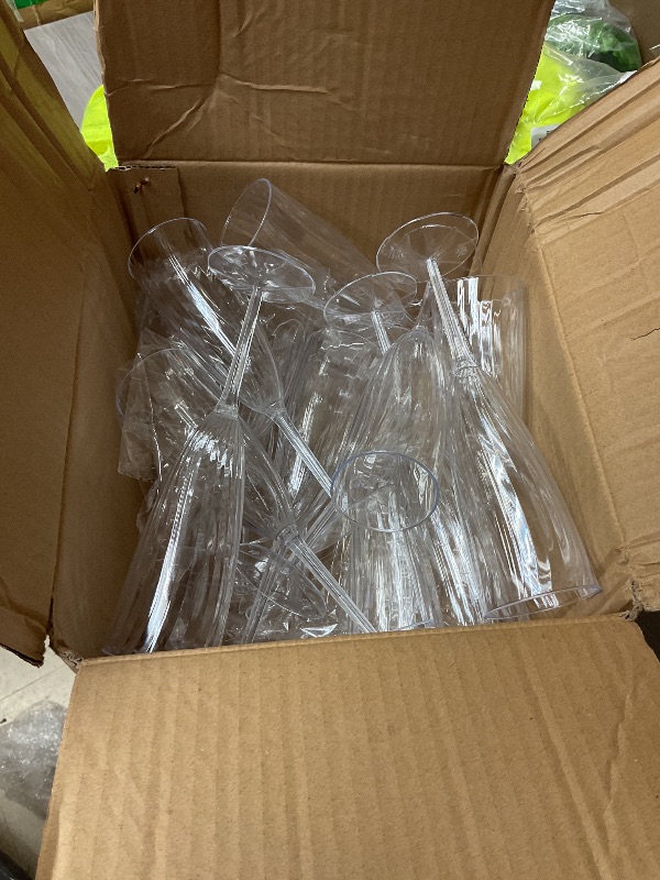 Photo 1 of 24 Pcs Clear Plastic Champagne Flutes, Hard Disposable Plastic Champagne Glasses, One Piece Design Wine Glasses Cocktail Cups for Home Daily Life Party Wedding Toasting Drinking (24Pcs-6OZ/180ML)