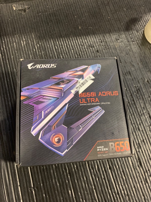 View 3 of GIGABYTE B650I AORUS Ultra AMD AM5 ITX Motherboard, Support Ryzen 9000/8000/7000 Series, DDR5, 8+2+1 Power Phase, PCIe 5.0 M.2, USB-C 3.2 Gen 2, WIFI6E, 2.5GbE, EZ-Latch, Q-Flash, RGB Fusion
