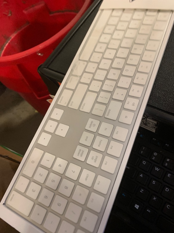 Photo 1 of Apple Magic Keyboard with Touch ID and Numeric Keypad: Wireless, Bluetooth, Rechargeable. Works with Mac Computers with Apple Silicon; US English - White Keys