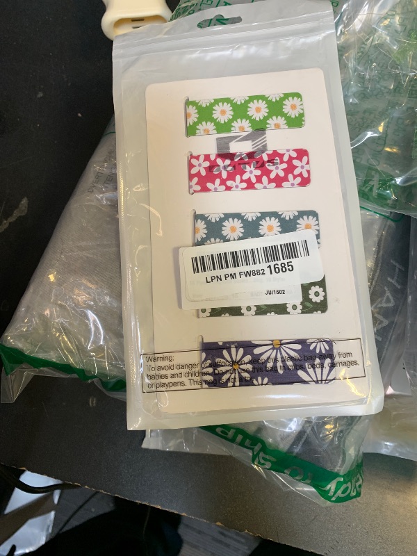 Photo 1 of 10 Pieces Magnetic Bookmarks Floral Magnet Page Markers Assorted Book Markers Set Flower Bookmarks Stationery for Students Reading, 10 Styles