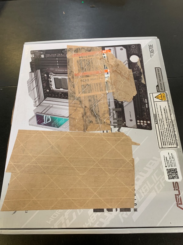 Photo 1 of ASUS ROG STRIX X670E-A GAMING WIFI AMD X670 AM5 Ryzen™ Desktop 9000 8000 & 7000 ATX motherboard, 16+2 power stages, PCIe® 5.0, DDR5, 4x M.2 slots with heatsink, USB 3.2 Gen 2x2, WiFi 6E, AI Cooling II