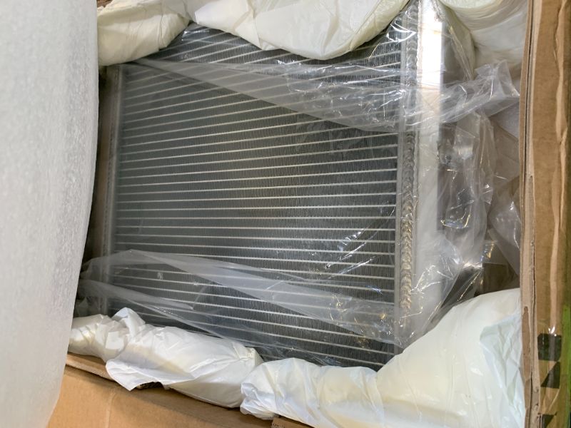 Photo 1 of Aluminum Radiator,KiayUiey 3 Row Aluminum Radiator & Fan Shroud fit with 1992-2000 Honda Civic 1.5L 1.6L L4 Radiators for 1993-1997 Honda Civic del Sol /1988-91 CRX Fit for 94-01 Acura Integra