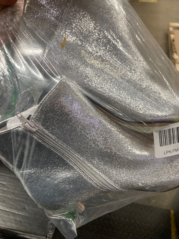 Photo 1 of ++DIFFERENT COLOR+++XOXO KYRIE, SILVER GLITTER, 9