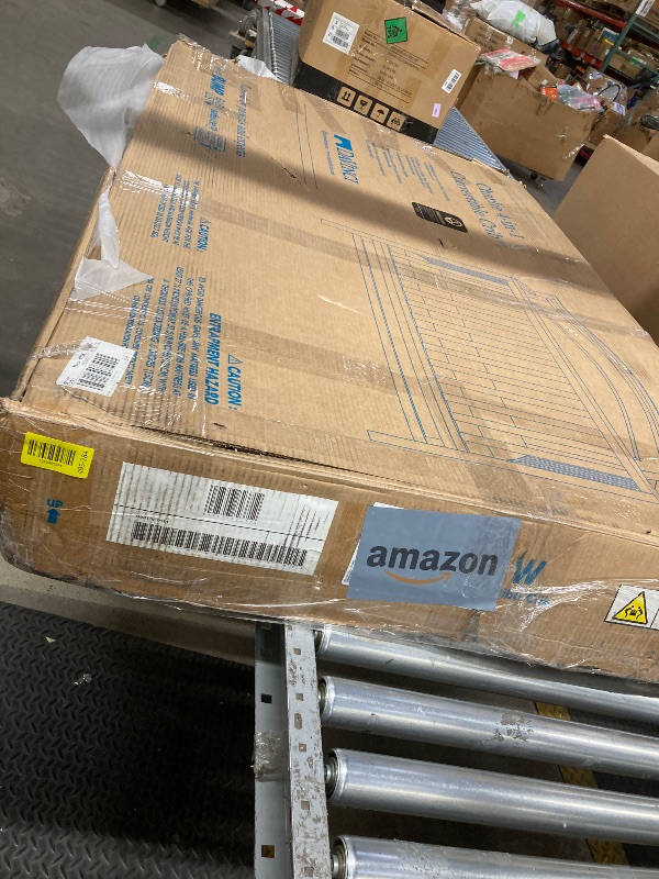 Photo 1 of *HEAVY* Davinci Charlie 4-in-1 Convertible Crib - GREENGUARD Gold Certified - Converts from Baby Crib to Toddler Bed, Daybed, and Full-Size Bed Effortlessly - 4 Adjustable Heights - Wooden White Baby Bed