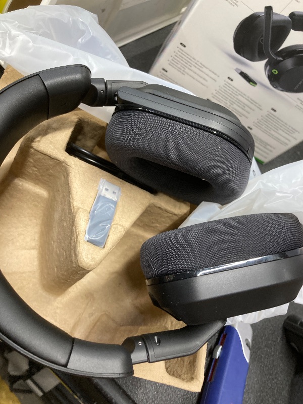 Photo 1 of *Needs to charge* Turtle Beach Stealth 600 Wireless Multiplatform Amplified Gaming Headset for Xbox Series X|S, Xbox One, PC, PS5, PS4, & Mobile – Bluetooth, 80-Hr Battery, Noise-Cancelling Mic – Black