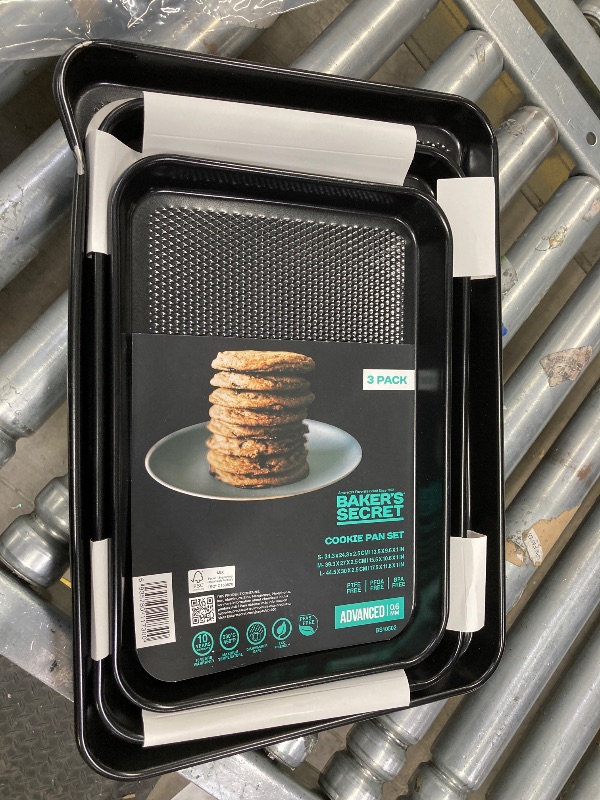 Photo 1 of **DAMAGED LARGE PAN-SEE PICS***Baker's Secret Baking Sheet Pan Set, 3x Cookie Sheets for Oven, Diamond Texture Premium Air Flow Circulation, Set of 3 Baking Trays, Extra Thick 0.6mm with Diamond Base PFOA, PFOS, PTFE and PFAS free