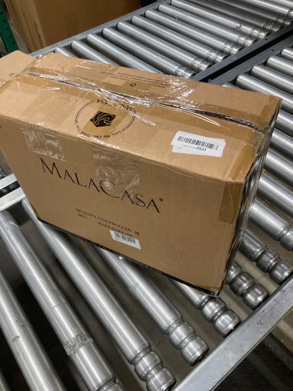 Photo 1 of *** SET OF 2 ONLY*** MALACASA Casserole Dishes for Oven, Ceramic Baking Dishes Set of 2, Rectangular Lasagna Pan Deep Baking Pans, Bakeware Sets with Handles Gift Set, White (/11.7''/9.4''), Series BAKE