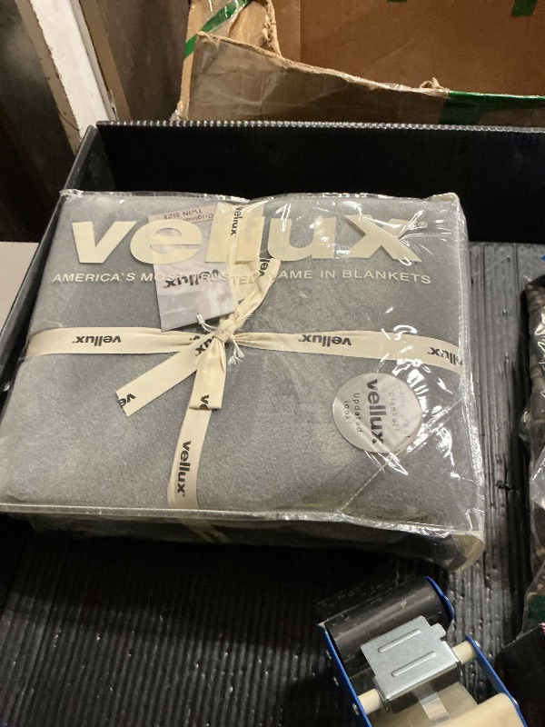 View 2 of Vellux 1B07055 Original Insulating Core Hotel Style Solid blanket Machine Washable Soft Cozy Warm Pet Friendly Bed Sofa Blankets, Twin, Grey