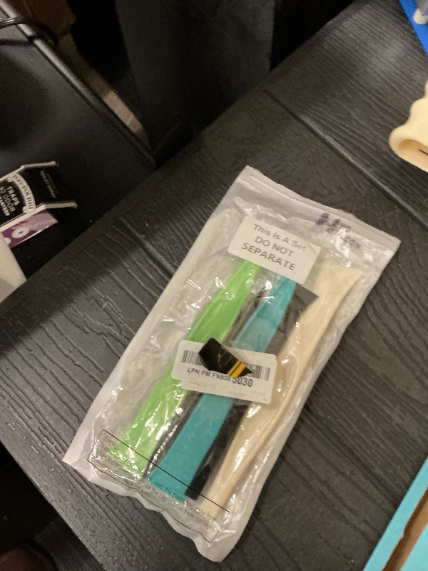 Photo 1 of Honoson Non-scratch Plastic Scraper Tool Carbon Fiber Plastic Cleaning Tool Pen-shaped Stiff Scraper for Kitchen Sticker Scratch Cleaning(White?blue?green,6 Pieces)