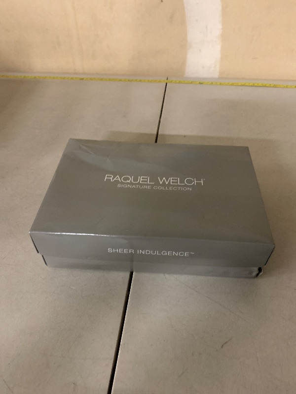 Photo 1 of Raquel Welch Simmer Elite Layered Shoulder Length Wig With Lightweight Hand-Tied Base, Petite Cap - RL16/22 Iced Sweet Cream