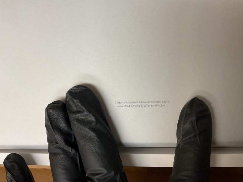 Photo 1 of SEE NOTES AND PICTURES,,,,,,Apple 2025 MacBook Air 13-inch Laptop with M4 chip: Built for Apple Intelligence, 13.6" Liquid Retina Display, 16GB Unified Memory, 512GB SSD Storage, 12MP Center Stage Camera, Touch ID, Silver