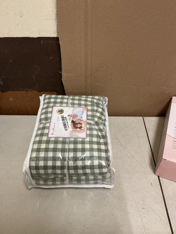 Photo 1 of 100% Cotton Queen Sheet Set - 4 Piece Cotton Sheets Queen Size Bed Set, Soft, Smooth, Durable, Easy Care, 16" Deep Pocket Checkered Green Sheets - 1 Flat, 1 Fitted, 2 Pillowcases