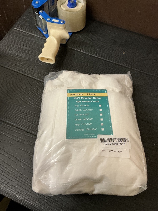 Photo 1 of 2-Pack Cotton King Flat Sheet Only, 600 Thread Count 100% Egyptian Cotton Top Sheet, Cool & Breathable Flat Bed Sheets Wrinkle, Fade, Stain Resistant (White King 2Pack)