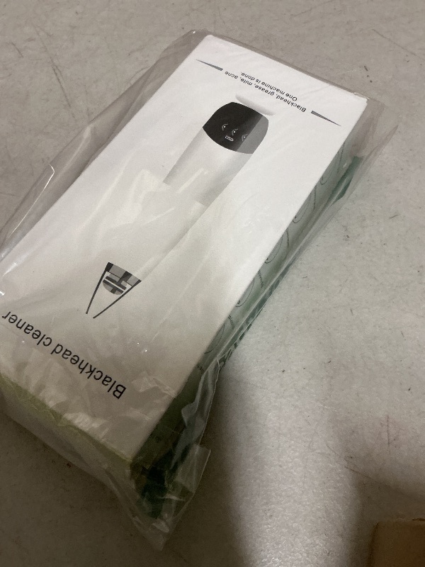 Photo 1 of 2026 Pore Vacuum, USB Rechargeable Blackhead Remover Vacuum,3 Levels Adjustable Pore Vacuum Blackhead Remover, with 6 Suction Power Probe,4 Golden Needle face Vacuum Pore Cleanser Kit-White