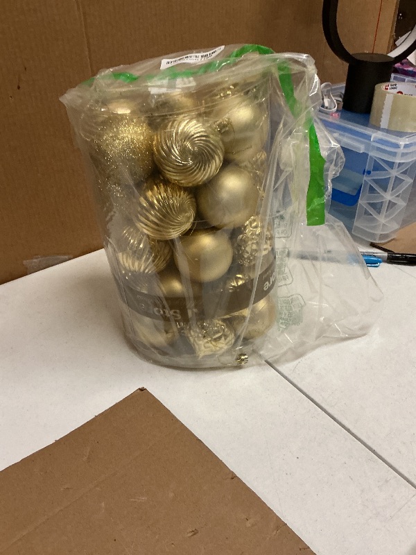 Photo 1 of 20ct Gold Christmas Ball Ornaments Shatterproof Plastic Christmas Tree Decorations for Xmas Party Home Office Holiday Decor -Large Size (3.15", 80mm)