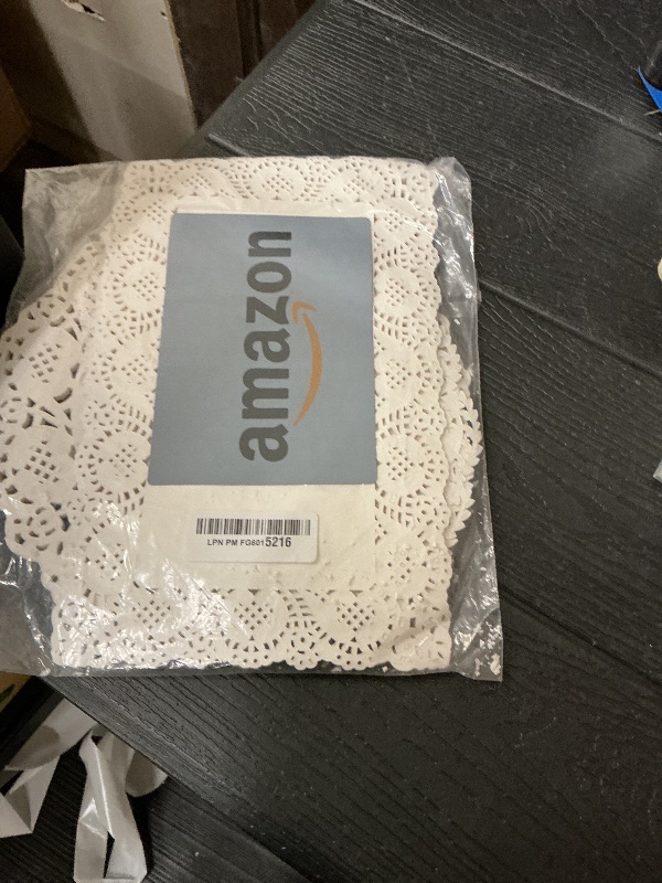 Photo 1 of 150Pcs Paper Doilies Assorted Sizes White Lace Paper Doilies Disposable Doily Rectangle Round Paper Doilies for Dessert Trays Tables Furniture Buffet Cake Fried Food Wedding Party Tableware Decor