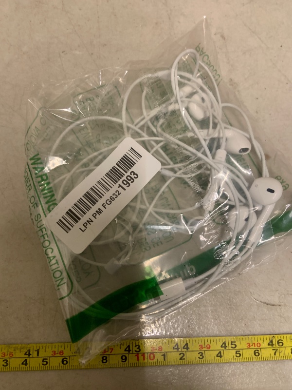 Photo 1 of [PLUG and PLAY] 2 Pack Wired Headphones for iPhone Earbuds with Built-in Microphone & Volume Control HiFi Stereo Nosie Reduction Earphones for iPhone 14 13 12 11 Pro Max XS XR X 8 7 6, Support All iOS