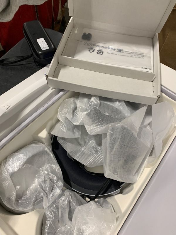 Photo 1 of PlayStation VR2 Horizon Call of The Mountain™ Bundle (PSVR2)