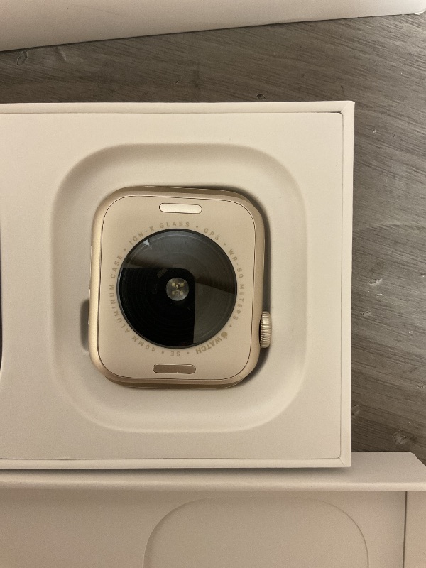 Photo 1 of SEE NOTES AND PICTURES,,,,,,,Apple Watch SE 3 [GPS 40mm] Smartwatch with Starlight Aluminum Case with Starlight Sport Band - S/M. Fitness and Sleep Trackers, Heart Rate Monitor, Always-On Display, Water Resistant