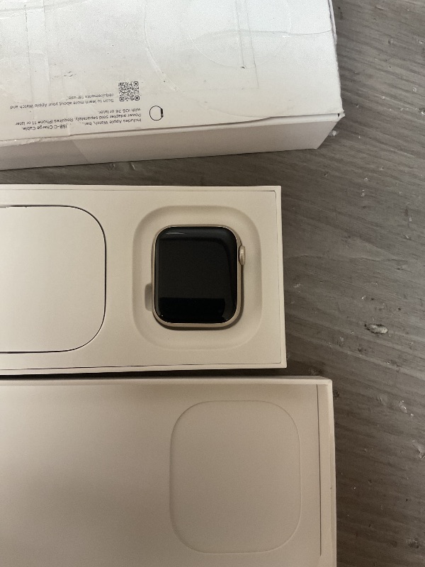 Photo 1 of SEE NOTES AND PICTURES,,,,,,,Apple Watch SE 3 [GPS 40mm] Smartwatch with Starlight Aluminum Case with Starlight Sport Band - S/M. Fitness and Sleep Trackers, Heart Rate Monitor, Always-On Display, Water Resistant
