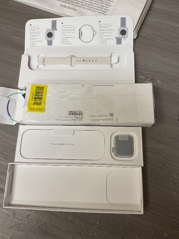 Photo 1 of SEE NOTES AND PICTURES,,,,,,,Apple Watch SE 3 [GPS 40mm] Smartwatch with Starlight Aluminum Case with Starlight Sport Band - S/M. Fitness and Sleep Trackers, Heart Rate Monitor, Always-On Display, Water Resistant