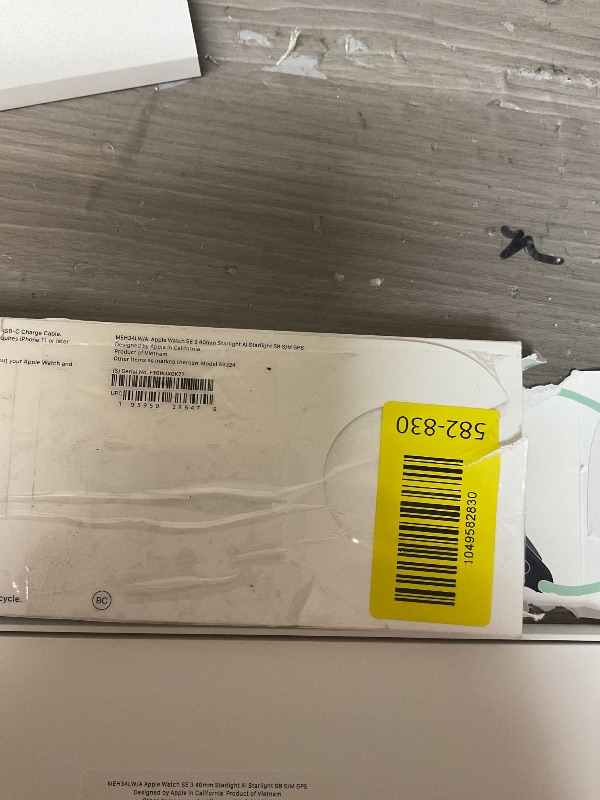 Photo 1 of SEE NOTES AND PICTURES,,,,,,,Apple Watch SE 3 [GPS 40mm] Smartwatch with Starlight Aluminum Case with Starlight Sport Band - S/M. Fitness and Sleep Trackers, Heart Rate Monitor, Always-On Display, Water Resistant