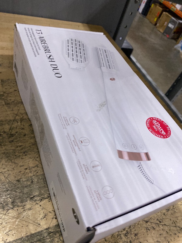 Photo 1 of "T3 AireBrush Duo Interchangeable Hot Air Blow Dry Brush with Two Attachments ? Includes 15 Heat and Speed Combinations, T3 IonFlow Technology, Volume Booster Switch, Lock-in Cool Shot"