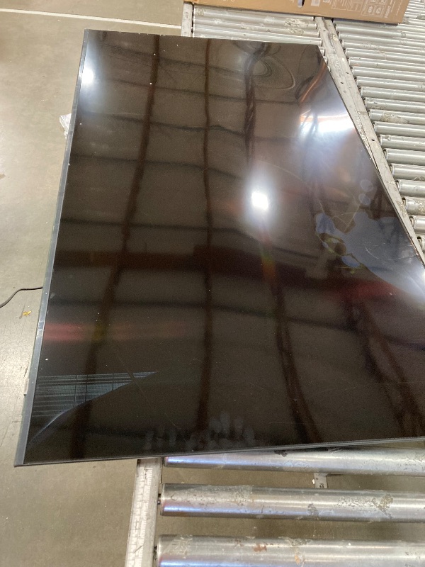 Photo 1 of **SMASHED SCVREEN FINAL SALE **Samsung 70-Inch Class Crystal UHD U8000F 4K Smart TV (2025 Model) Endless Free Content, Crystal Processor 4K, MetalStream Design, Knox Security, Alexa Built-in