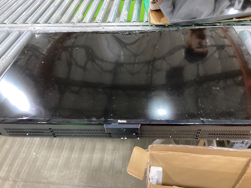 Photo 1 of **SMASHED SCREEN FINAL SALE**Roku Smart TV 2025 – 43-Inch Select Series, 4K HDR TV – RokuTV with Enhanced Voice Remote – Flat Screen LED Television with Wi-Fi for Streaming Live Local News, Sports, Family Entertainment