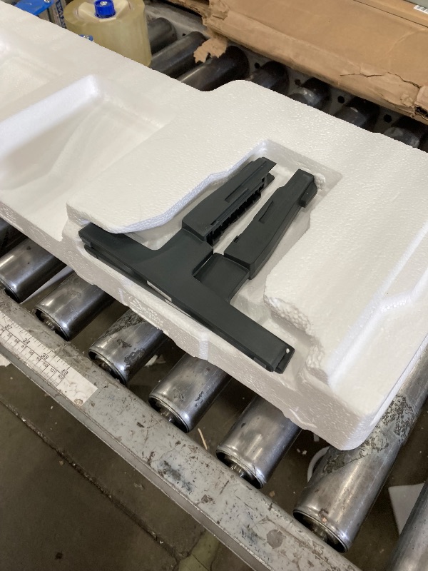 Photo 1 of **SMASHED SCREEN FINAL SALE**Samsung 50-Inch Class Crystal UHD U8000F 4K Smart TV (2025 Model) Endless Free Content, Crystal Processor 4K, MetalStream Design, Knox Security, Alexa Built-in