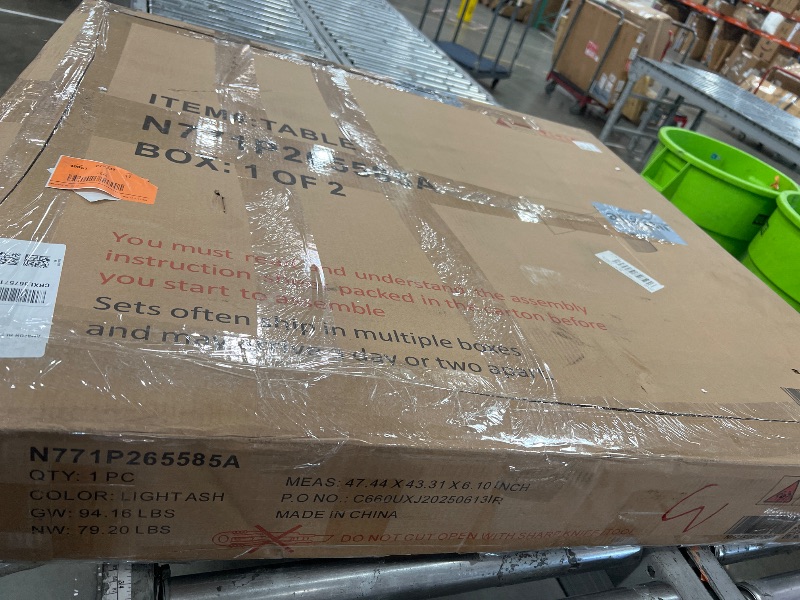 Photo 1 of *************INCOMPLETE ITEM, THIS IS ONLY BOX 1 OUT OF 2************
41 in-78 in Extendable Dining Room Table for 4-8, Round Expandable Kitchen Table with Fluted Base, Modern Farmhouse Oval Dinner Tables for Dining Room Kitchen Living Room (Natural)