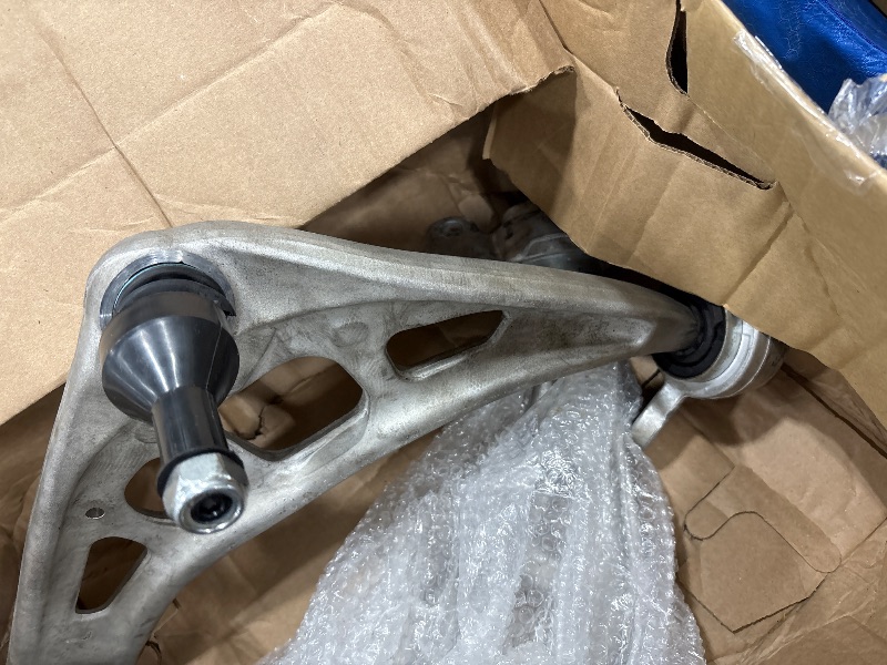 Photo 1 of **MAJOR DAMAGE**Heyhap 4pcs Lower Control Arm with Ball Joint E46 Front Suspension Kits Replacement for BMW E46 323Ci 328Ci 325Ci 330Ci 325i 330i Z4 31121094465