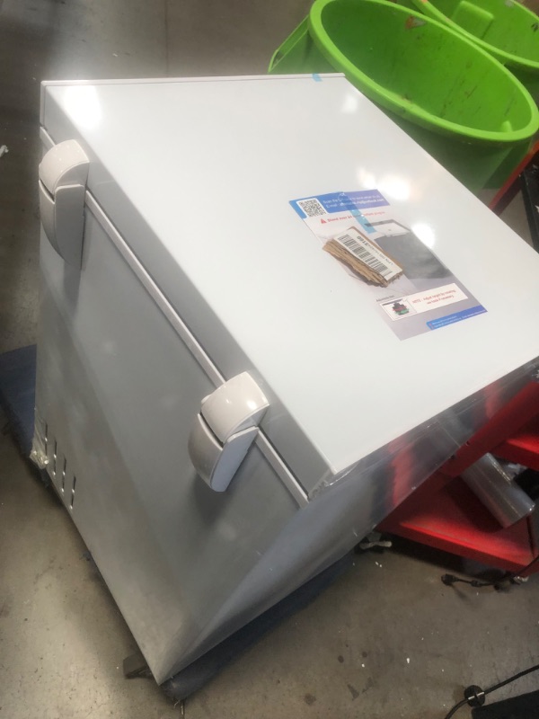 Photo 1 of (DOES NOT FUNCTION) 7.0 Cu.ft Chest Freezer, Top Open Door Deep Freezer with 8 Adjustable Thermostat (-11.2°F to 10.4°F), Compact Freezer with Removable Basket for Home/Garage/Office, White