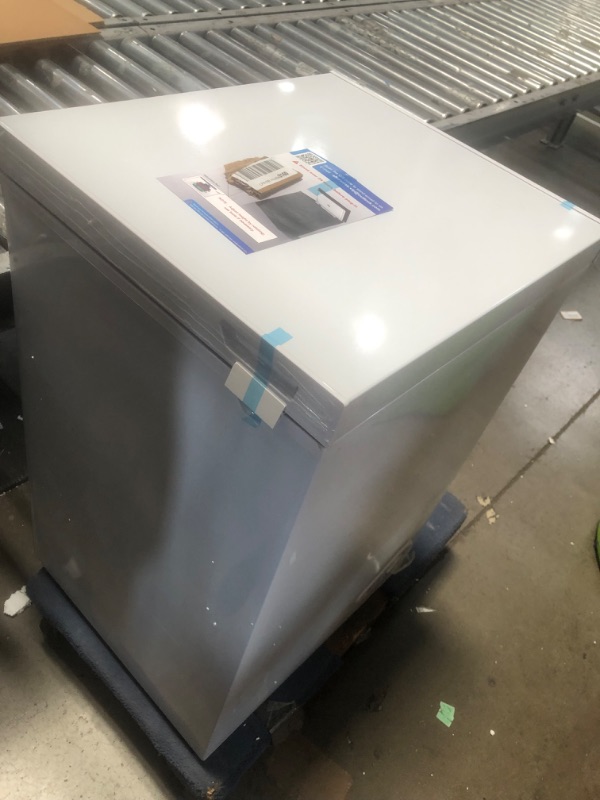 Photo 1 of (DOES NOT FUNCTION) 7.0 Cu.ft Chest Freezer, Top Open Door Deep Freezer with 8 Adjustable Thermostat (-11.2°F to 10.4°F), Compact Freezer with Removable Basket for Home/Garage/Office, White
